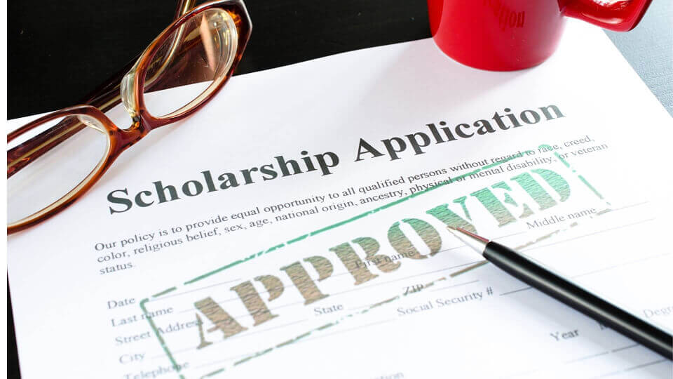 How to Evaluate Insurance Benefits When You Want a Scholarship